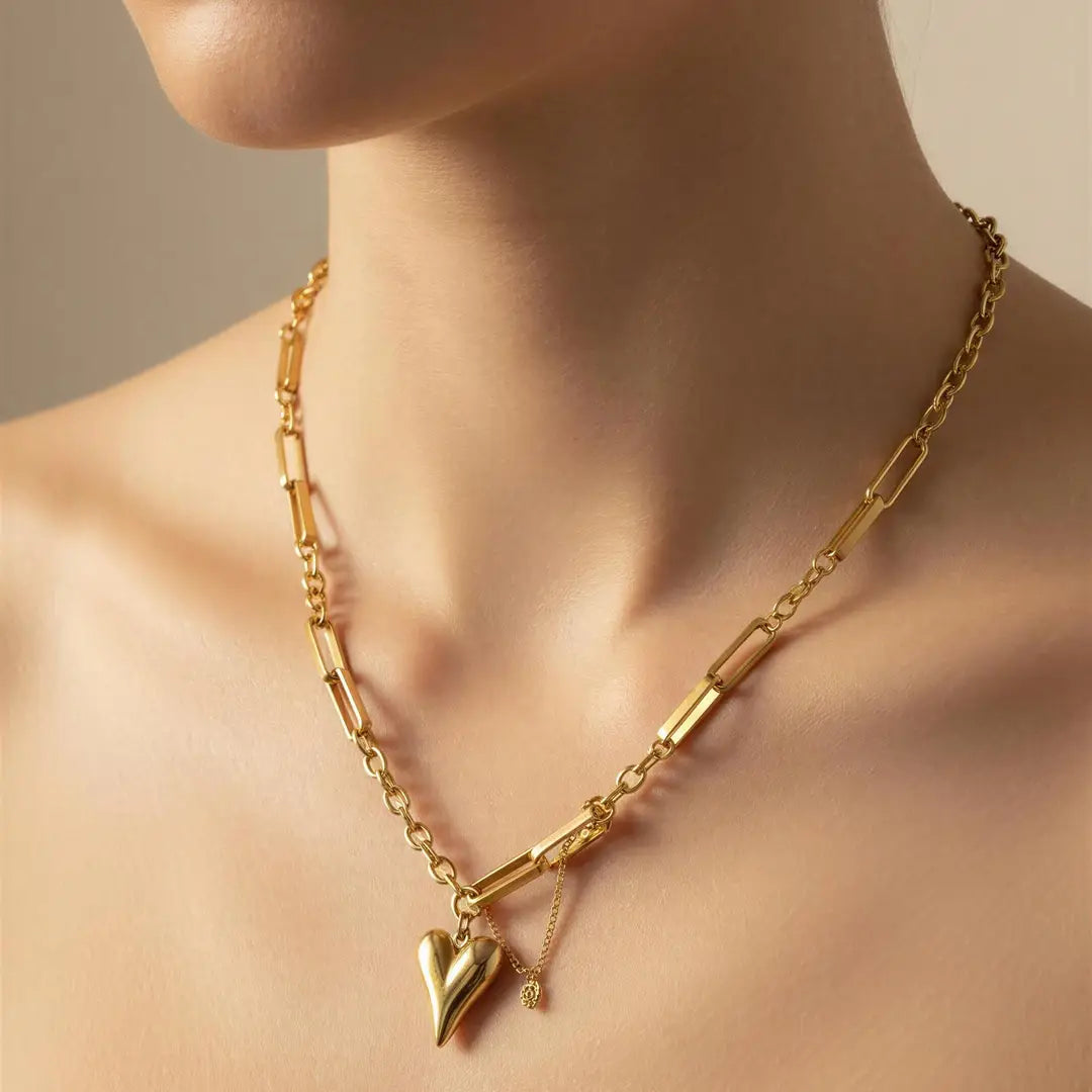 Céleste Heart Necklace 18kt Gold PVD Tarnish-Resistant