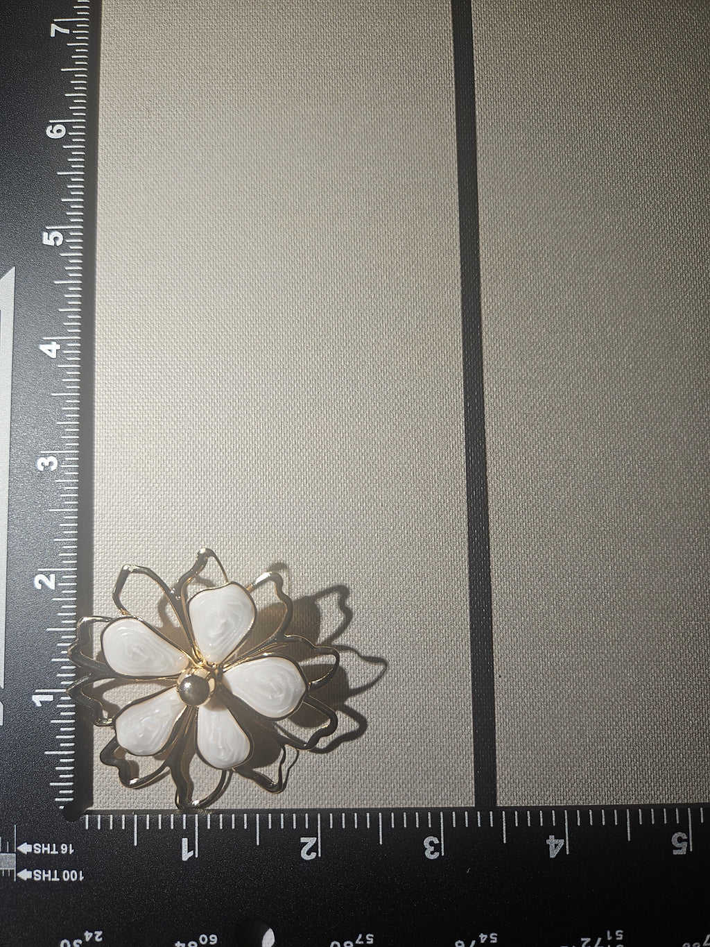 Brooklyn High-End Gold White Flower Earrings