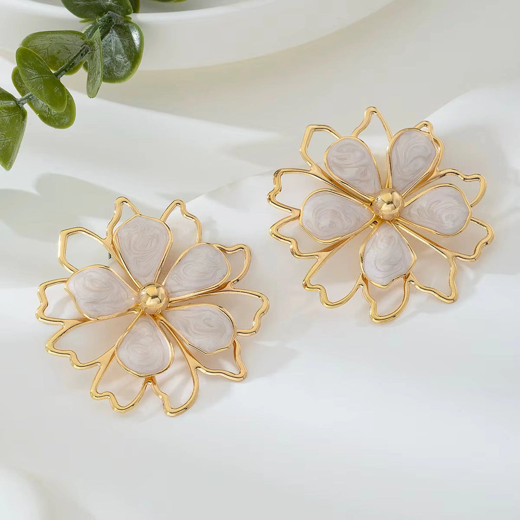Brooklyn High-End Gold White Flower Earrings product shot